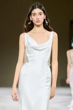 Elaris Dress In White-Silver