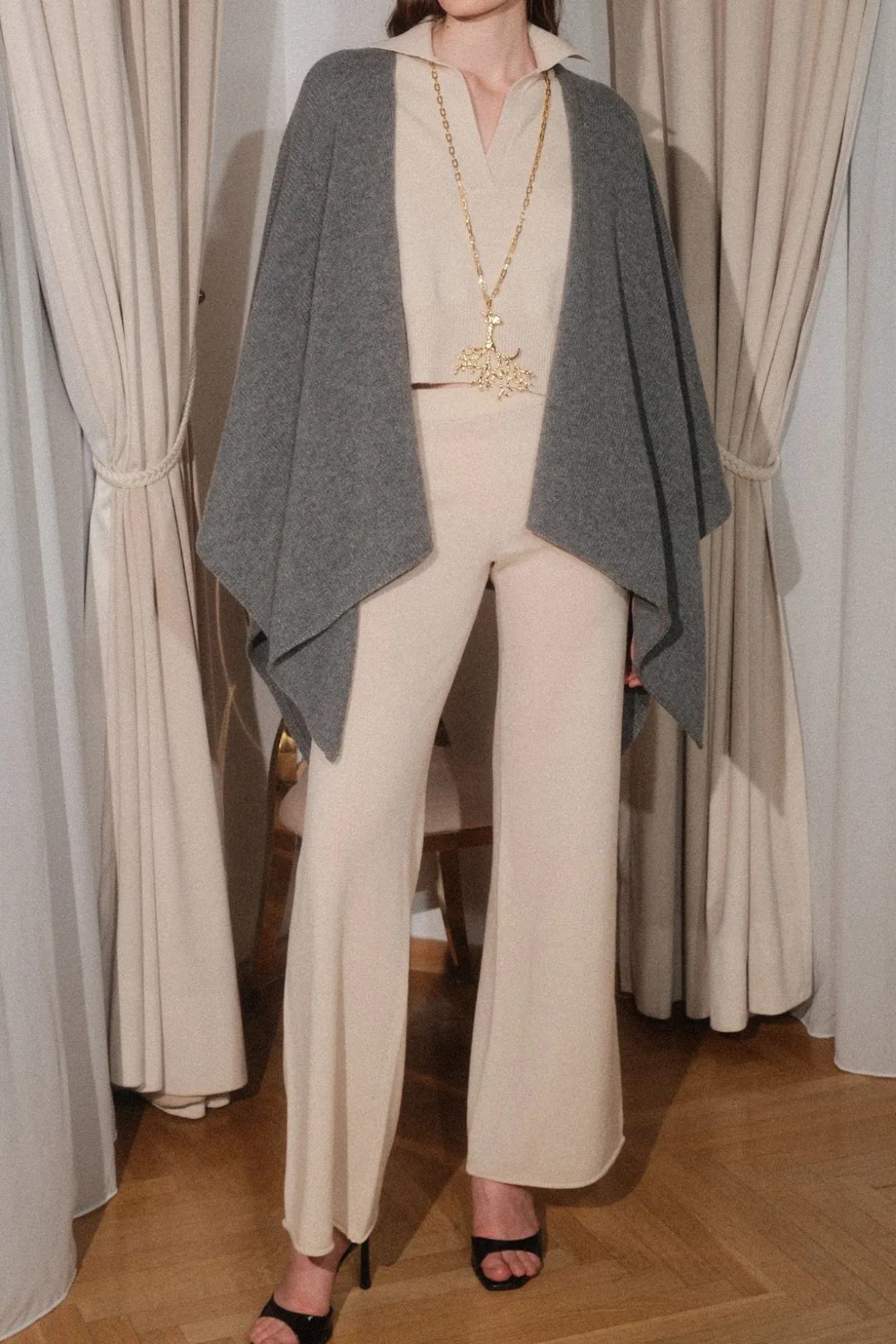 Hera Cashmere Poncho In Windsor