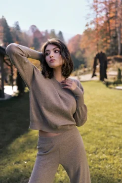 Huda V-Neck Cashmere Sweater In Sesame